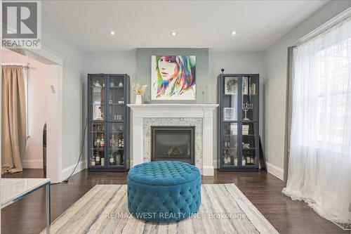 16 Elizabeth Street S, Richmond Hill, ON - Indoor With Fireplace
