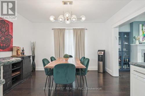 16 Elizabeth Street S, Richmond Hill, ON - Indoor Photo Showing Dining Room