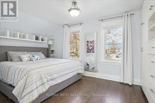 16 Elizabeth Street S, Richmond Hill, ON - Indoor Photo Showing Bedroom