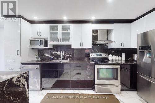 9 Stoneledge Circle, Brampton, ON - Indoor Photo Showing Kitchen With Stainless Steel Kitchen With Upgraded Kitchen