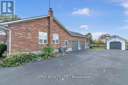 7676 Leslie Rd W, Puslinch, ON - Outdoor
