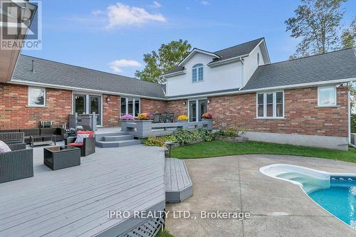 7676 Leslie Rd W, Puslinch, ON - Outdoor With In Ground Pool With Deck Patio Veranda