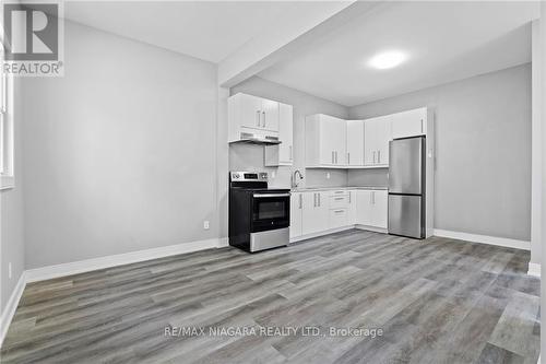 80 Page St, St. Catharines, ON - Indoor Photo Showing Kitchen