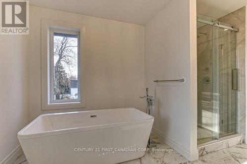 121 William Street, West Elgin, ON - Indoor Photo Showing Bathroom