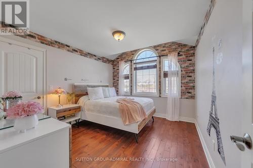 4658 Lyon'S Pkwy, Niagara Falls, ON - Indoor Photo Showing Bedroom