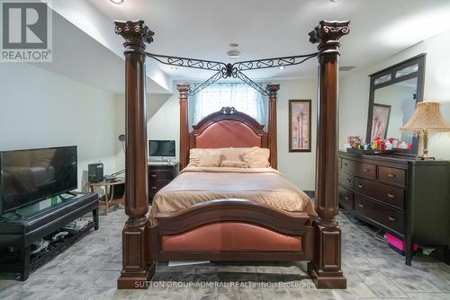 4658 Lyon'S Pkwy, Niagara Falls, ON - Indoor Photo Showing Bedroom