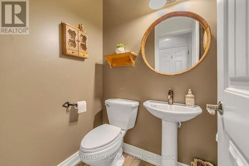4658 Lyon'S Parkway, Niagara Falls, ON - Indoor Photo Showing Bathroom