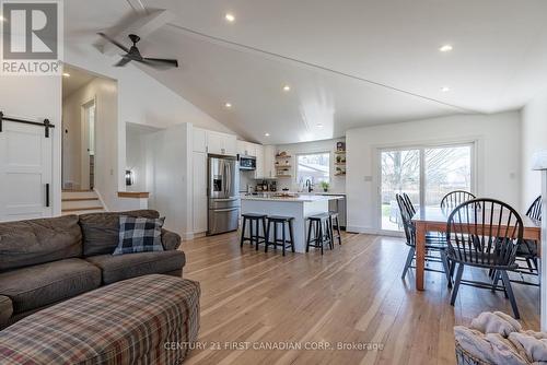 167 Mcleod St, North Middlesex, ON - Indoor Photo Showing Living Room