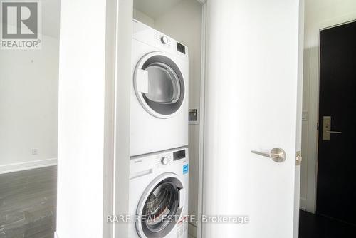 #403 -181 Bedford Rd, Toronto, ON - Indoor Photo Showing Laundry Room