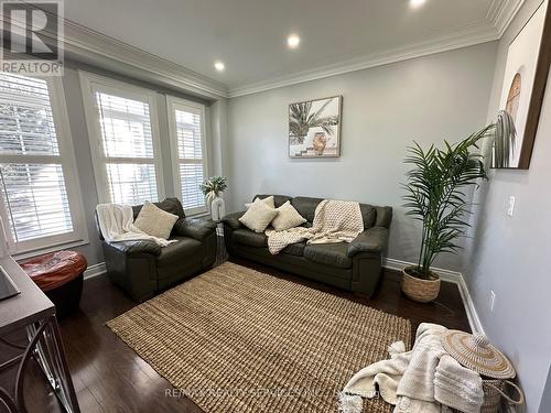 15 Riverglen Street, Brampton, ON - Indoor Photo Showing Living Room