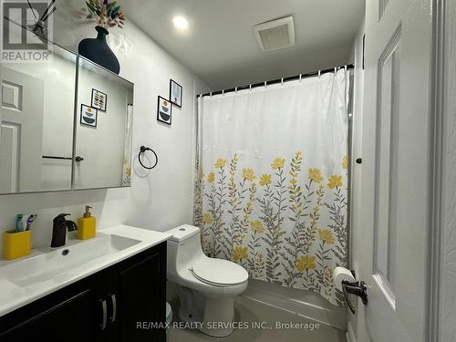 15 Riverglen Street, Brampton, ON - Indoor Photo Showing Bathroom