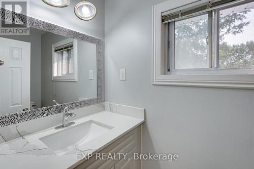 270 Conlin Road E, Oshawa, ON - Indoor Photo Showing Bathroom