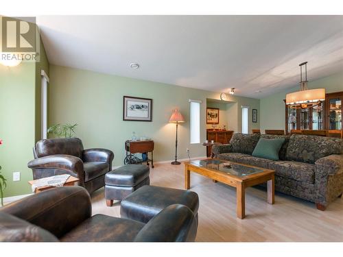 5226 Haynes Road, Oliver, BC - Indoor Photo Showing Living Room