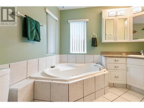 5226 Haynes Road, Oliver, BC - Indoor Photo Showing Bathroom