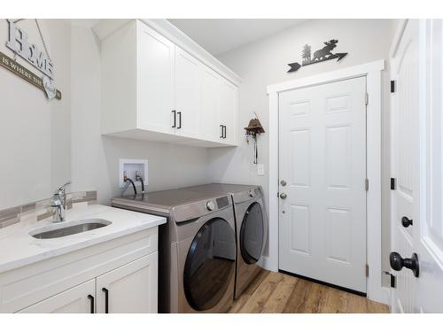 1573 Mt Fisher Crescent, Cranbrook, BC - Indoor Photo Showing Laundry Room