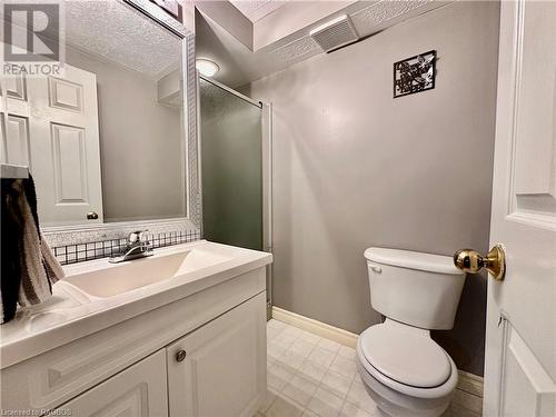 21 2Nd Street Crescent, Hanover, ON - Indoor Photo Showing Bathroom