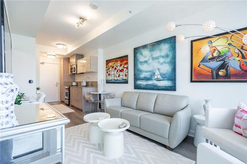 290 Adelaide Street W|Unit #3009, Toronto, ON - Indoor Photo Showing Living Room