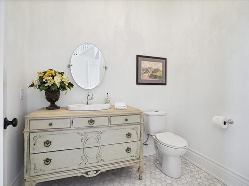 861 Kirkwall Road, Flamborough, ON - Indoor Photo Showing Bathroom