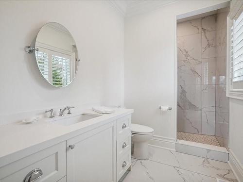 861 Kirkwall Road, Flamborough, ON - Indoor Photo Showing Bathroom