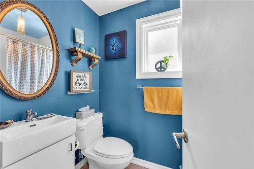 348 Victoria Avenue N, Hamilton, ON - Indoor Photo Showing Bathroom