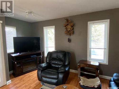 296 Maple Avenue, Yorkton, SK - Indoor Photo Showing Living Room