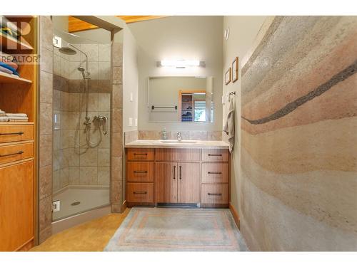 102 Vista Place, Penticton, BC - Indoor Photo Showing Bathroom