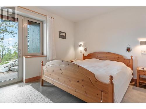 102 Vista Place, Penticton, BC - Indoor Photo Showing Bedroom