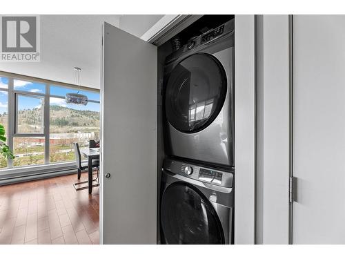 1075 Sunset Drive Unit# 602, Kelowna, BC - Indoor Photo Showing Laundry Room