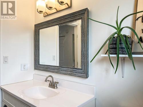 8 Willow Crescent, Osoyoos, BC - Indoor Photo Showing Bathroom