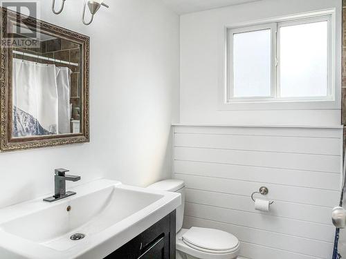 8 Willow Crescent, Osoyoos, BC - Indoor Photo Showing Bathroom