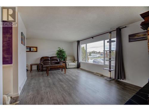 2653 Springfield Road, Kelowna, BC - Indoor Photo Showing Bedroom