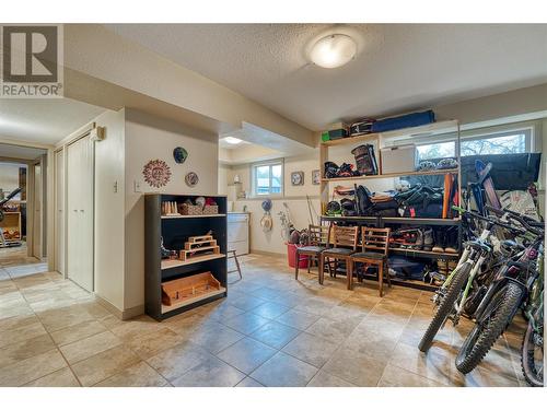 154 Glen Place, Penticton, BC - Indoor Photo Showing Other Room