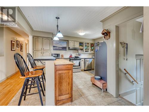 154 Glen Place, Penticton, BC - Indoor Photo Showing Kitchen