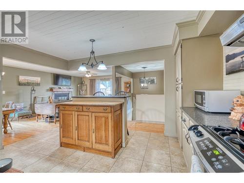 154 Glen Place, Penticton, BC - Indoor Photo Showing Kitchen