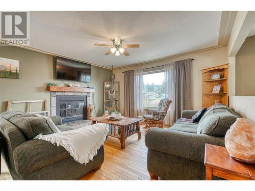 154 Glen Place, Penticton, BC - Indoor Photo Showing Living Room With Fireplace