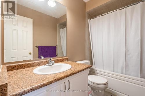 104 Burke St, Hamilton, ON - Indoor Photo Showing Bathroom