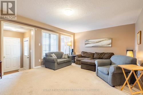 104 Burke Street, Hamilton, ON - Indoor Photo Showing Living Room
