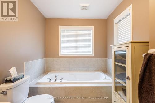 104 Burke Street, Hamilton, ON - Indoor Photo Showing Bathroom