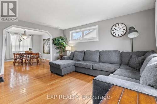 350 Durham St W, Wellington North, ON - Indoor Photo Showing Living Room