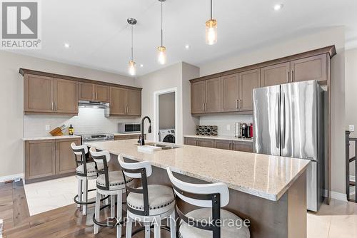 42 Andrew Lane, Thorold, ON - Indoor Photo Showing Kitchen With Upgraded Kitchen
