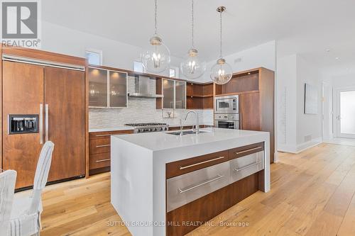110 Tiny Beaches Rd N, Tiny, ON - Indoor Photo Showing Kitchen With Upgraded Kitchen
