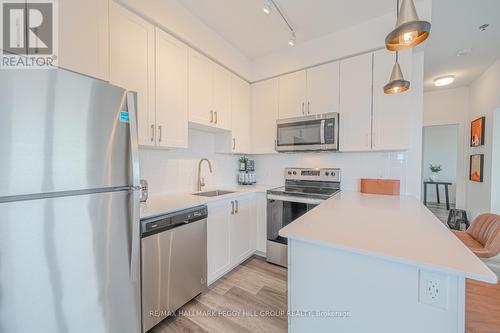 #412 -430 Essa Rd, Barrie, ON - Indoor Photo Showing Kitchen With Stainless Steel Kitchen With Upgraded Kitchen