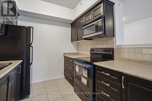 #408 -45 Ferndale Dr S, Barrie, ON - Indoor Photo Showing Kitchen
