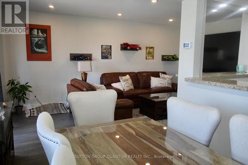32 - 600 Silvercreek Boulevard, Mississauga, ON - Indoor Photo Showing Living Room