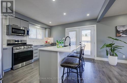 51 Rossford Cres E, Kitchener, ON - Indoor Photo Showing Kitchen