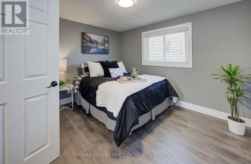 51 Rossford Cres E, Kitchener, ON - Indoor Photo Showing Bedroom