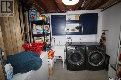 470 3Rd Street W, Shaunavon, SK - Indoor Photo Showing Laundry Room