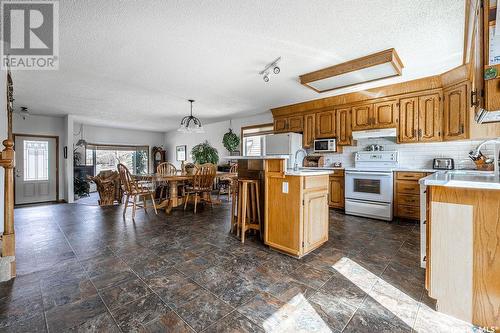 219 Benesh Crescent, Saskatoon, SK - Indoor Photo Showing Kitchen
