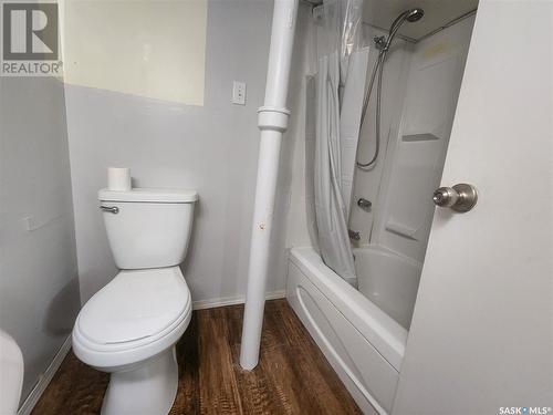 1017 Bison Avenue, Weyburn, SK - Indoor Photo Showing Bathroom