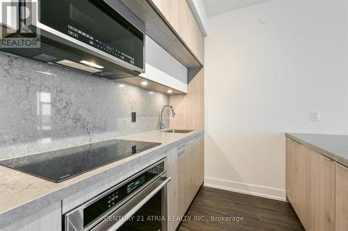 #1831 -25 Adra Grado Way, Toronto, ON - Indoor Photo Showing Kitchen With Upgraded Kitchen